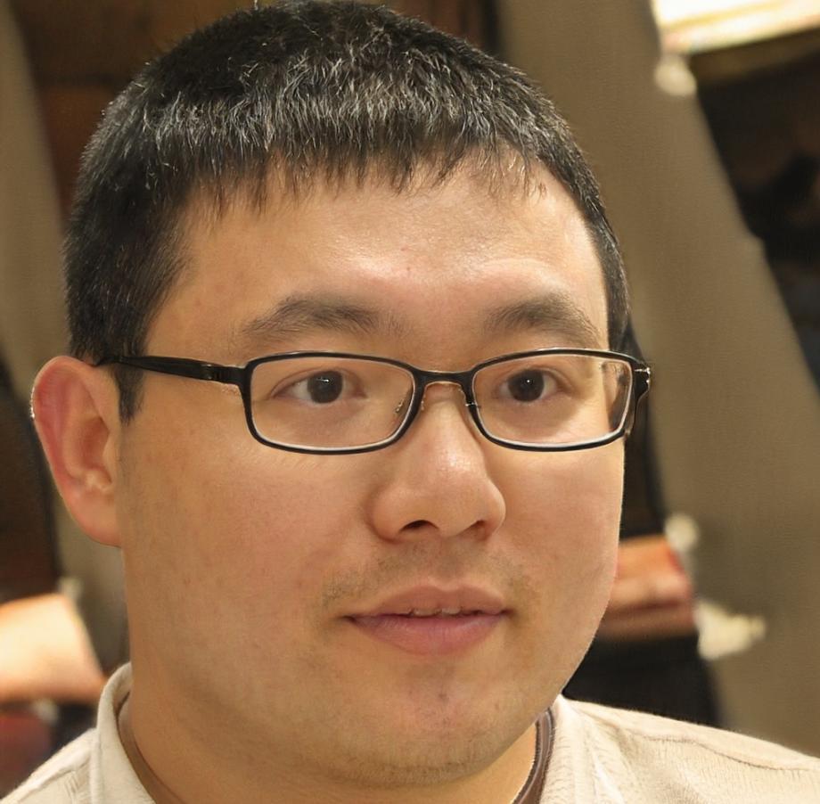 Retrato profesional de Sebastián Morales, Director de Recursos Humanos